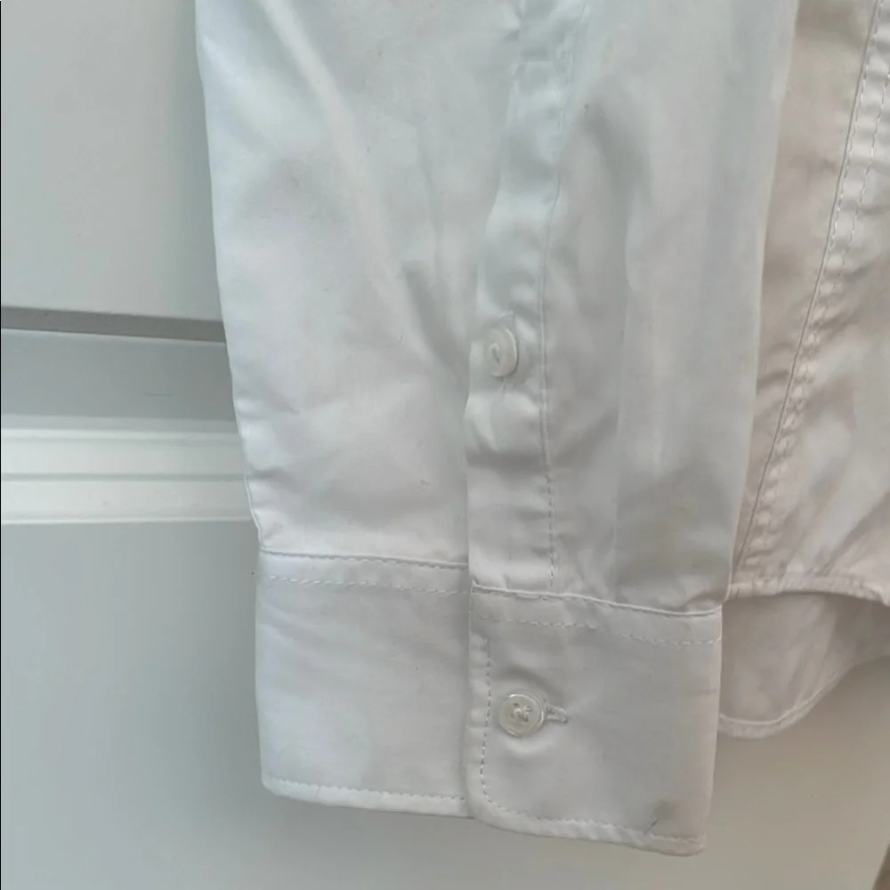 Classic White Dress Shirt with Minimalist Design - Picture 7 of 7